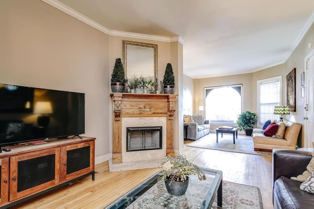 Apartamento Brownstone In Gold Coast Chicago Exterior foto